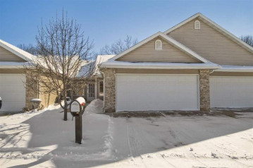 613 Springbrook Cir, DeForest, WI 53532