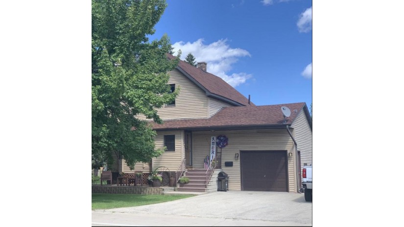 2130 Shore Dr Marinette, WI 54143 by Broadway Real Estate $144,900