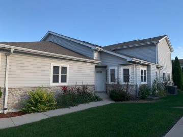 5303 W Edgerton Ave, Greenfield, WI 53220-4905