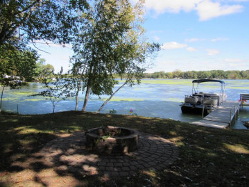 43 Lakeshore Dr, Montello, WI 53949