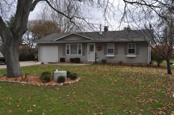 1777 East St, Lyons, WI 53147-3686