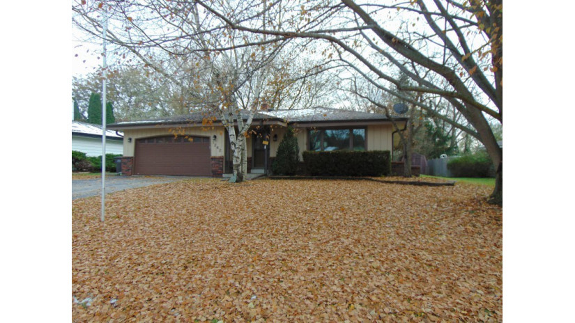 1242 River Park Cir W Mukwonago, WI 53149 by Shorewest Realtors $219,900