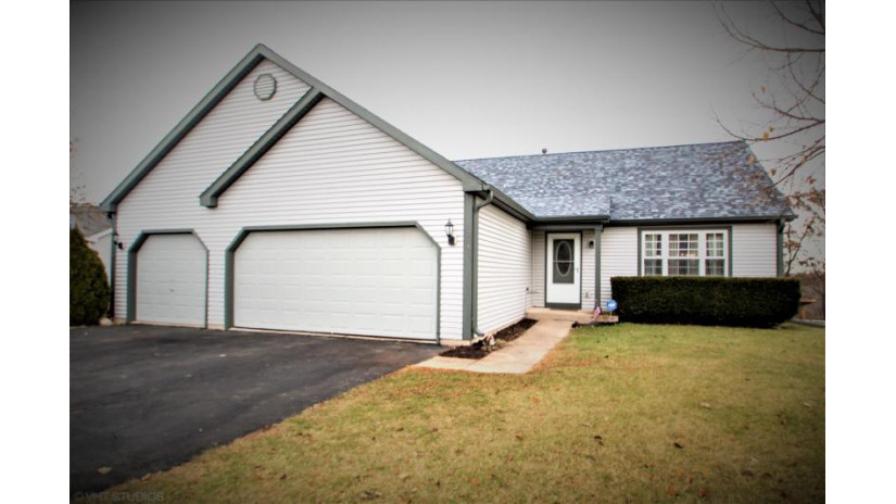 810 Oak Ridge Ln Genoa City, WI 53128 by @properties $235,000