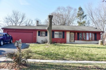 1930 Chapman Dr, Waukesha, WI 53189-7221