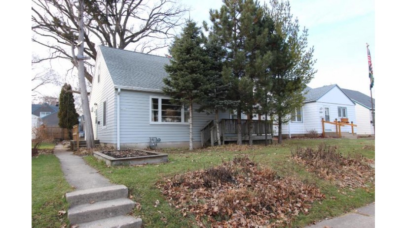 2631 S 66th St Milwaukee, WI 53219 by Coldwell Banker HomeSale Realty - Franklin $174,900