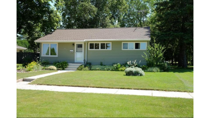 4634 N 90th St Milwaukee, WI 53225 by Keller Williams Realty-Milwaukee Southwest $140,000