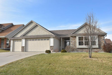 6095 S 39th St, Greenfield, WI 53221-4539