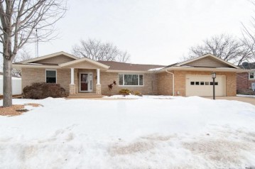 1910 Nakomis Ave, Campbell, WI 54603-1509