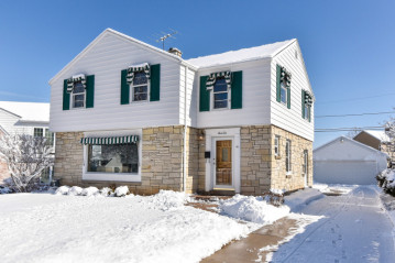 310 N 89th St, Wauwatosa, WI 53226-4593