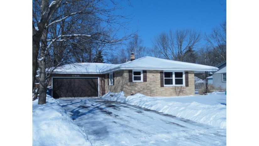 11924 W Lynx Ave Milwaukee, WI 53225 by Berkshire Hathaway HomeServices Metro Realty $187,000