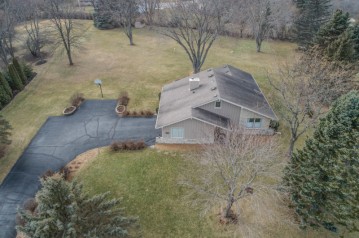 5805 S Oxford Dr, New Berlin, WI 53146-5314
