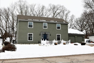 420 Whipple Tree Ln, Waterford, WI 53185