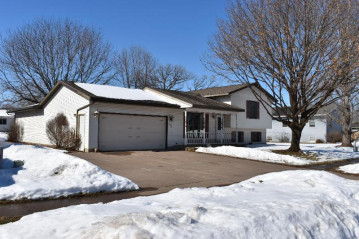 620 Olson Dr, West Salem, WI 54669-1944