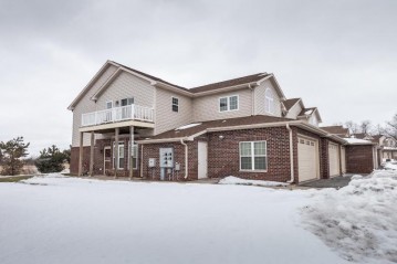 N99W14047 Seven Pines Way B, Germantown, WI 53022-6642