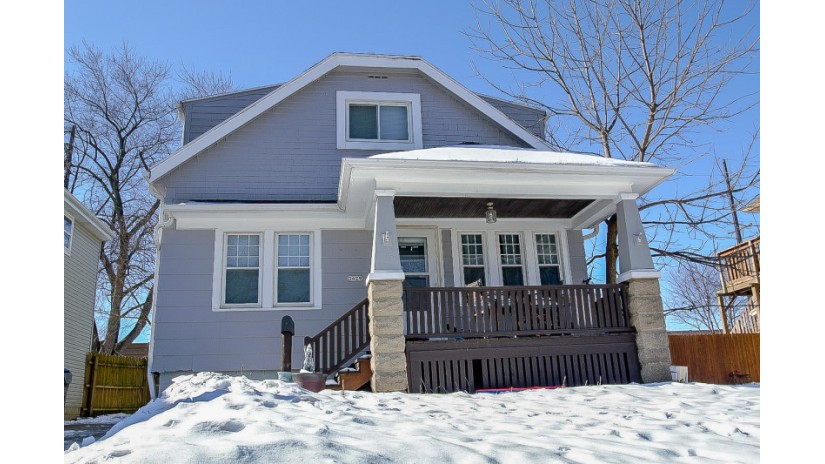 3429 S Ellen St Milwaukee, WI 53207 by Shorewest Realtors $179,800