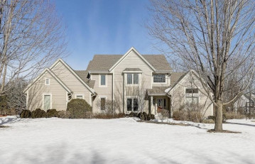 4550 S Mary Ln, New Berlin, WI 53151