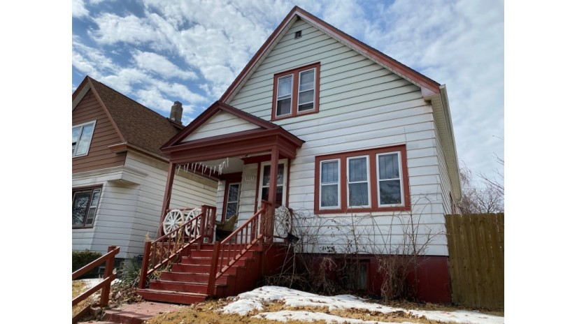 2223 S 28th St Milwaukee, WI 53215 by Shorewest Realtors $110,000