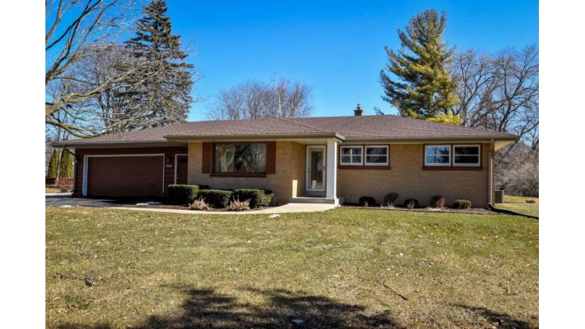 6130 N Bridgewood Ln Glendale, WI 53209 by Shorewest Realtors $269,000