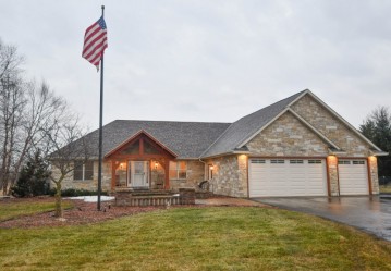 W1235 Island Rd, Palmyra, WI 53156-9648