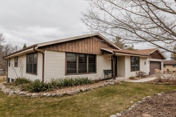 30522 Grand Dr, Waterford, WI 53185-2913