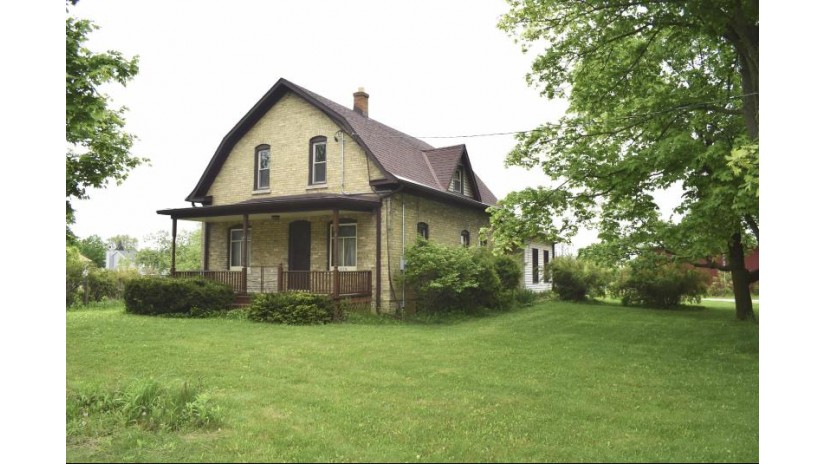 6507 Middle Rd Caledonia, WI 53402 by RE/MAX Newport $200,000