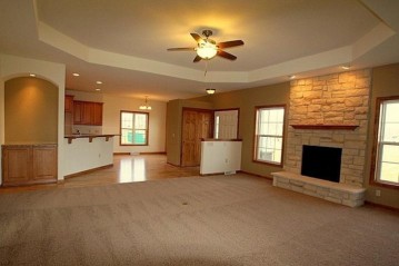 14172 W Honeyager Dr, New Berlin, WI 53151-5939