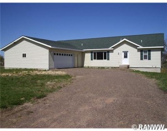 105 Oak Dr, Clayton, WI 54004