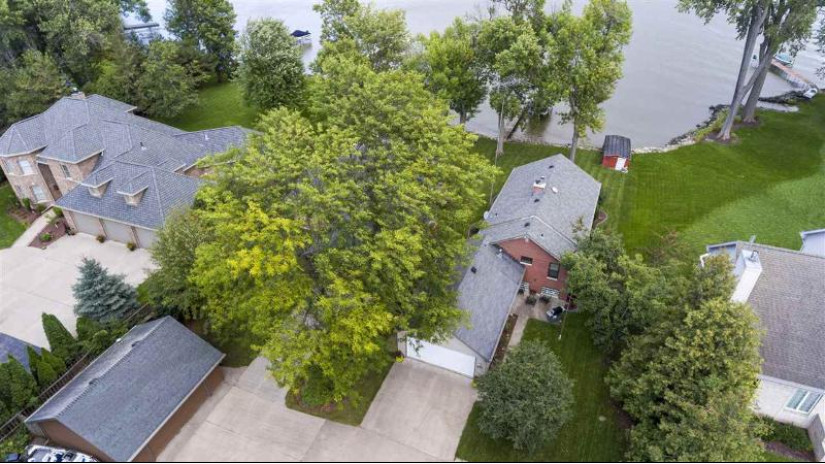 480 Sunrise Bay Road Neenah, WI 54956 by Beckman Properties $385,000