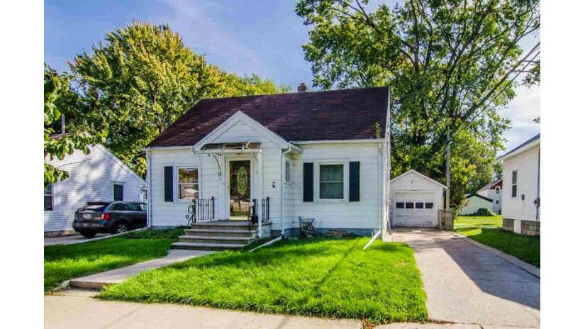 418 Columbia Avenue Green Bay, WI 54303 by Keller Williams Green Bay $85,000