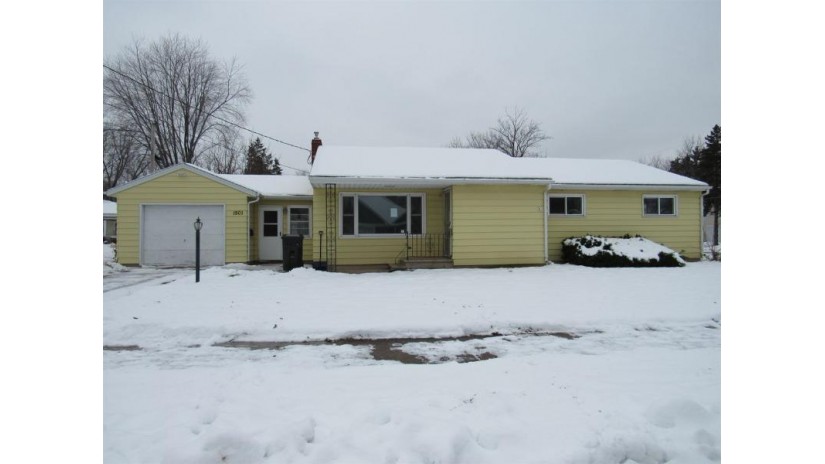 1501 Oakridge Avenue Kaukauna, WI 54130 by Re/Max 24/7 Real Estate, Llc $119,900