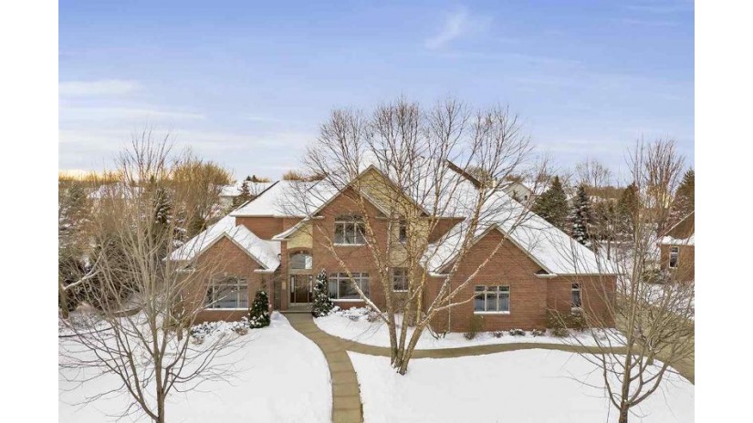 4509 N Grassmere Court Appleton, WI 54913 by Todd Wiese Homeselling System, Inc. $670,000