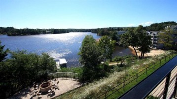 650 E Hiawatha Dr 312, Lake Delton, WI 53965