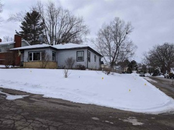 401 6th St, New Glarus, WI 53703