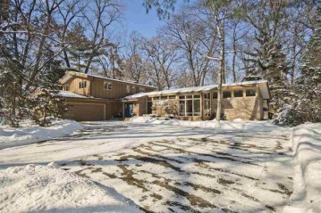 4606 Deerpath Rd, Westport, WI 53562