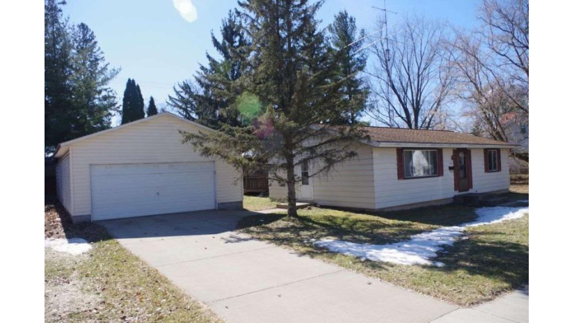 910 Prospect St Portage, WI 53901 by United Country Midwest Lifestyle Properties $145,000