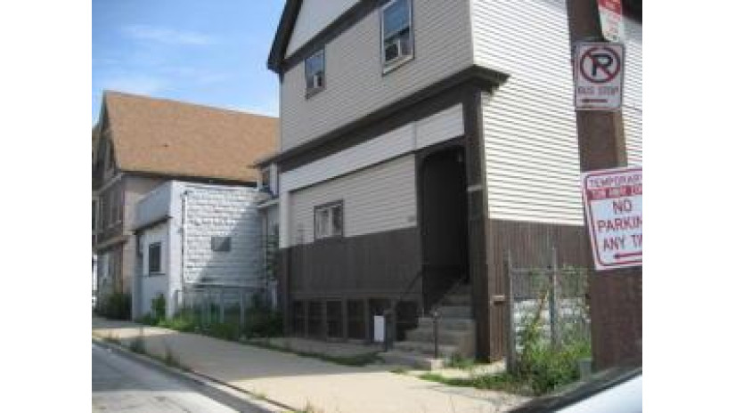 2868 N 27th St 2868A Milwaukee, WI 53210 by Homestead Realty, Inc $3,000