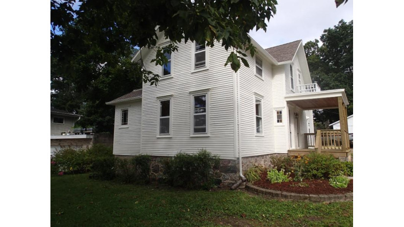 140 Main St Sullivan, WI 53178 by Valor Realty LLC $194,900