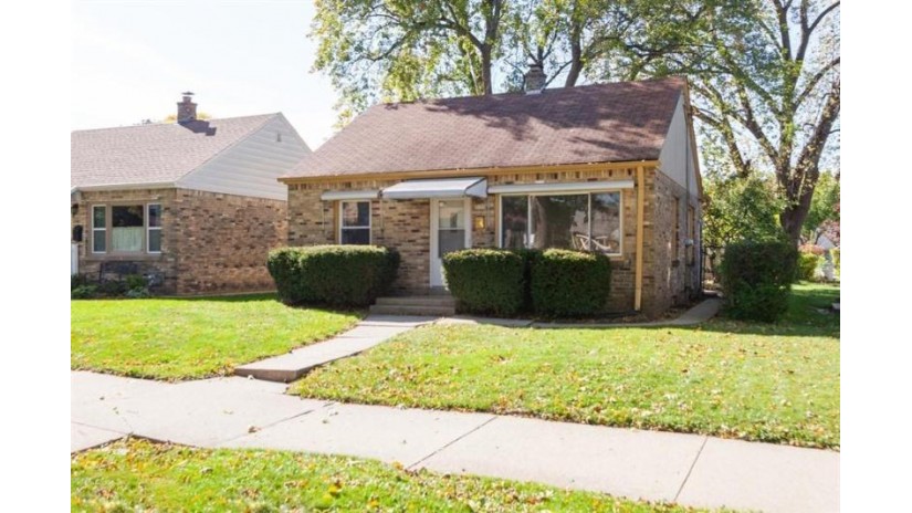 3025 N 88th St Milwaukee, WI 53222 by Coldwell Banker HomeSale Realty - New Berlin $114,900