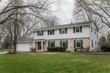 18455 Gate Post Rd, Brookfield, WI 53045-6608