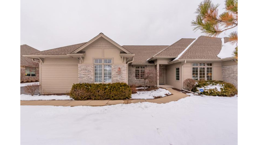 7454 W Heron Pond Dr Mequon, WI 53092 by Coldwell Banker Realty $539,900