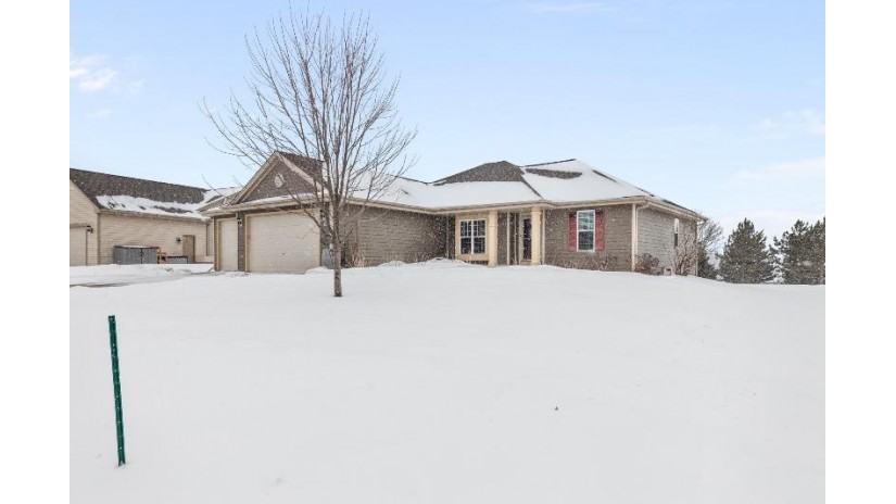 191 E Farmstead Dr Slinger, WI 53086 by Leitner Properties $375,000