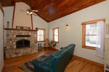 335 W Juneau St, Hustisford, WI 53034