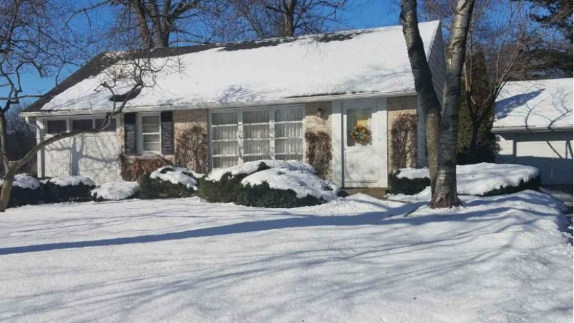 6835 N Reynard Rd Fox Point, WI 53217 by Buyers Vantage $204,900