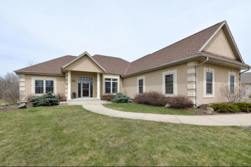 S74W13544 Courtland Ln, Muskego, WI 53150-3908