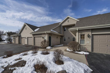 18650 Emerald Cir F, Brookfield, WI 53045-3662