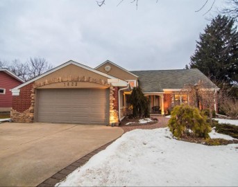 1423 Hickory Way, Racine, WI 53405-1713