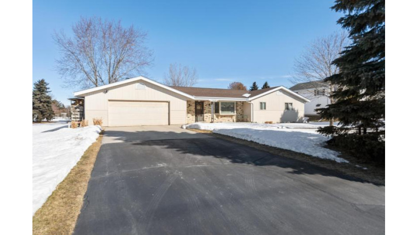 1958 Davids View W Trenton, WI 53090 by Coldwell Banker Realty $269,900