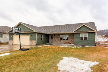 291 Silver Fox Dr S, Kewaskum, WI 53040-9048