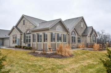 1023 Ann Marie Way, Oconomowoc, WI 53066-2916