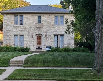 10653 W Grantosa Dr, Wauwatosa, WI 53222